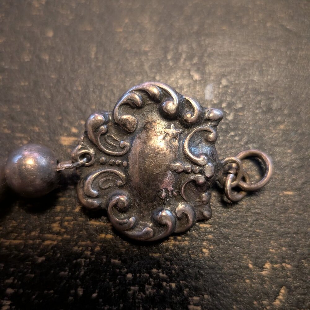 Vintage Sterling Silver Navajo Pearl Bead Bracelet Ornate Repoussé Clasp 925 - Picture 2 of 8